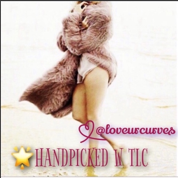 Meet your Posher, CJ💃🏽 - Picture 3 of 7